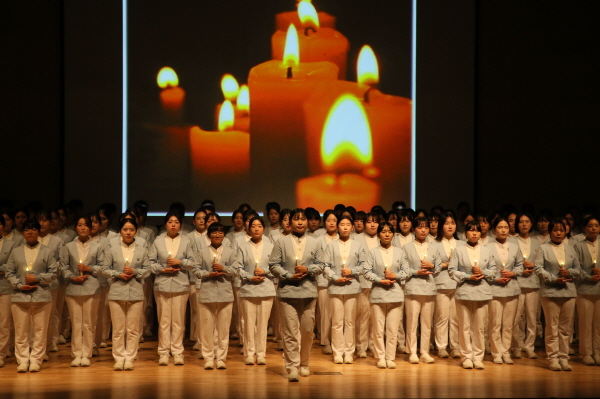 ​“나이팅게일의 숭고한 정신 이어가달라” 건양대 간호대학, 예비 졸업생에게 졸업메달 수여 및 나이팅게일 선서식